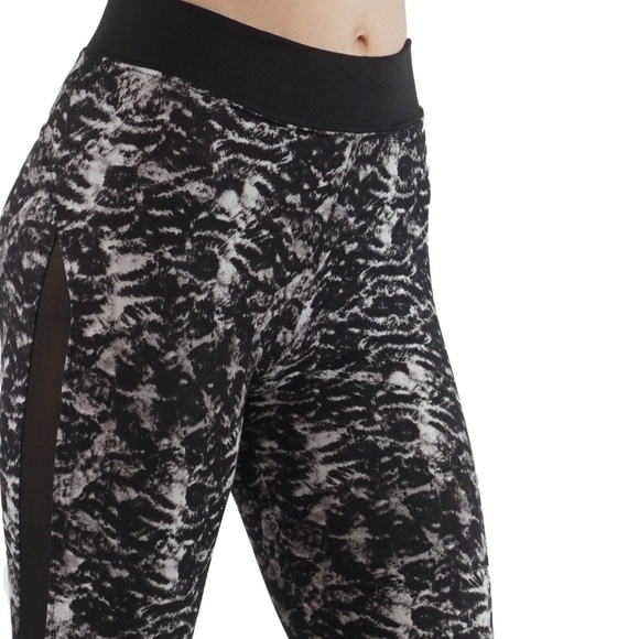 Super soft Leggings with mesh cp11-02 - Picture 3 of 5